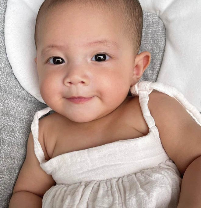 Hồ Ngọc Hà đăng ảnh 6 tháng tuổi, em bé trong ảnh giống hệt cặp sinh đôi với Kim Lý - 13