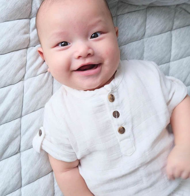 Hồ Ngọc Hà đăng ảnh 6 tháng tuổi, em bé trong ảnh giống hệt cặp sinh đôi với Kim Lý - 16