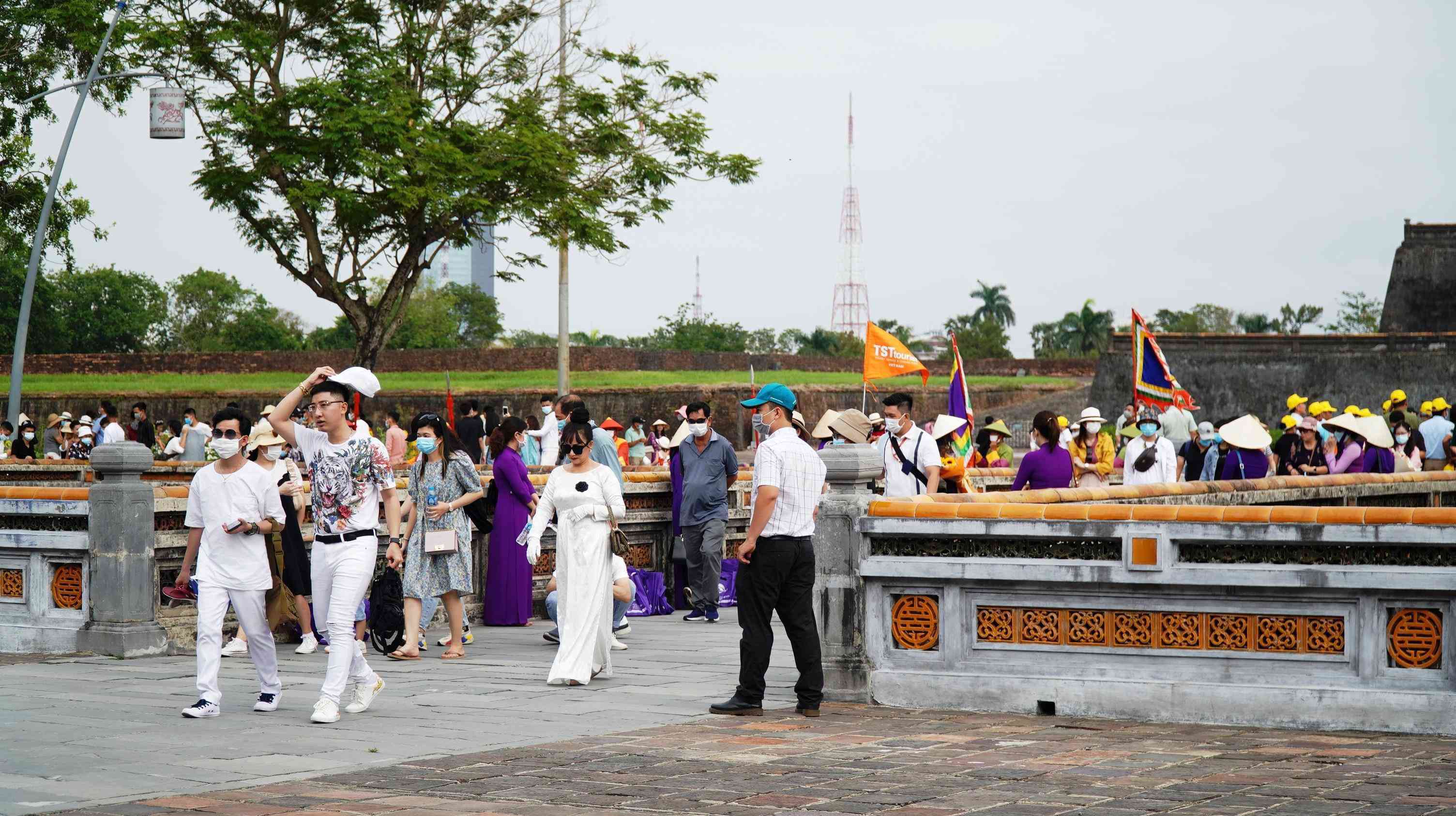 Bất chấp COVID-19, hàng nghìn người đi du lịch, nhìn cảnh biển Vũng Tàu mà choáng váng - 16