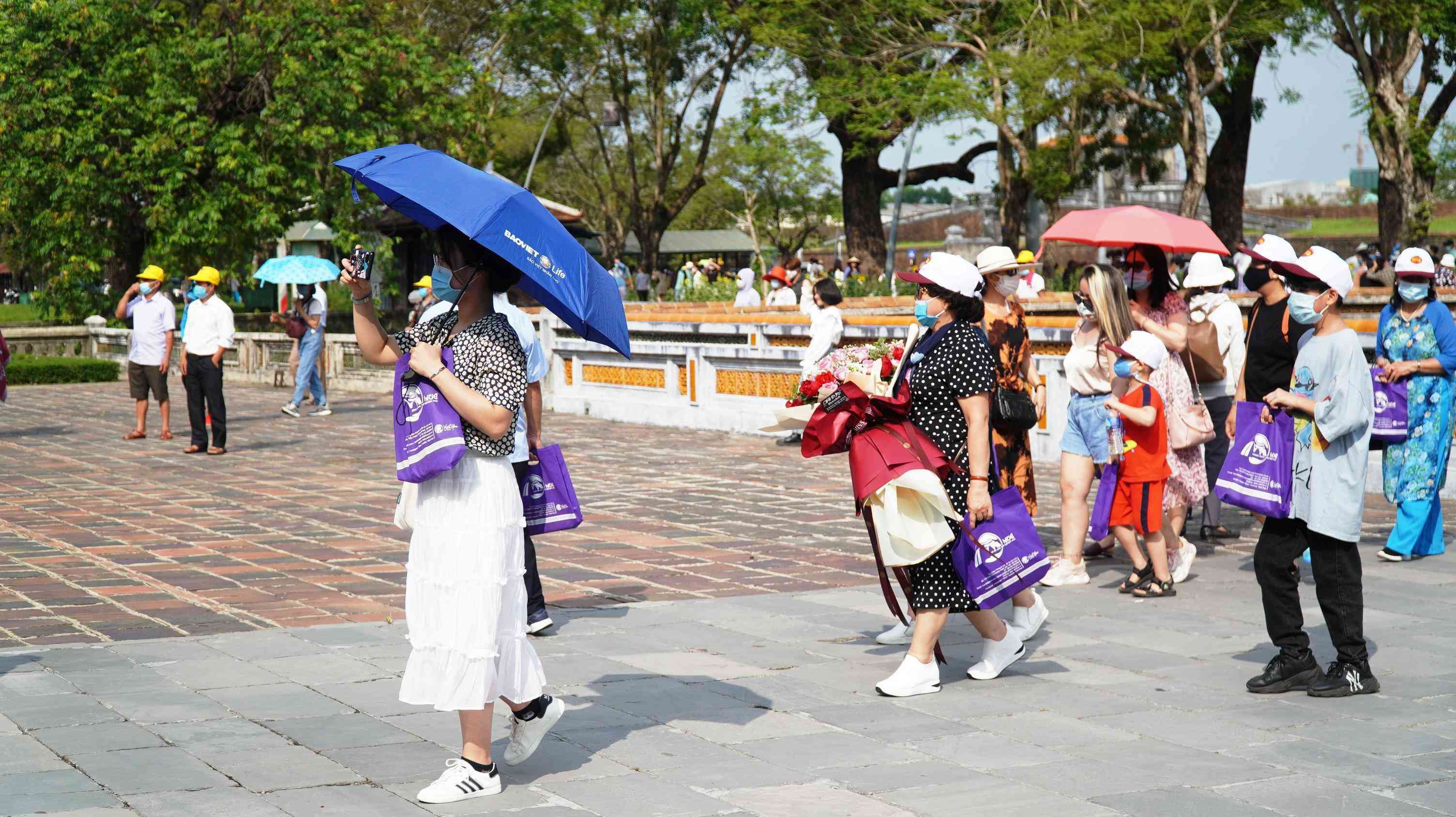Bất chấp COVID-19, hàng nghìn người đi du lịch, nhìn cảnh biển Vũng Tàu mà choáng váng - 19