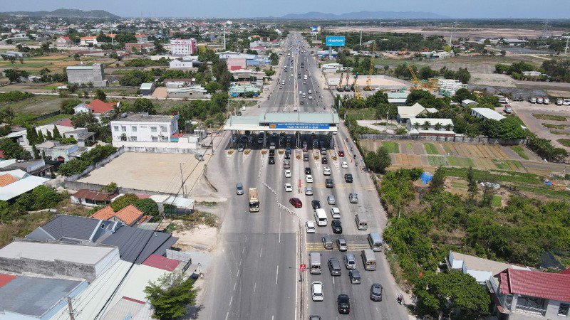 Bất chấp COVID-19, hàng nghìn người đi du lịch, nhìn cảnh biển Vũng Tàu mà choáng váng - 3