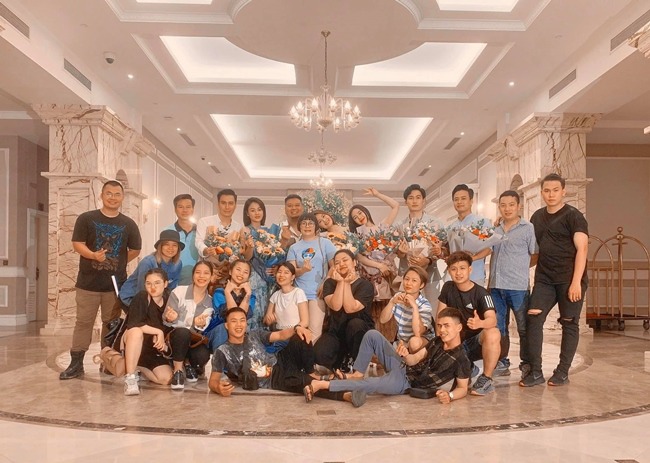 Hồng Diễm tiết lộ Hướng Dương Ngược Nắng kết thúc giật mình: Chẳng có ai tới được với nhau? - 5