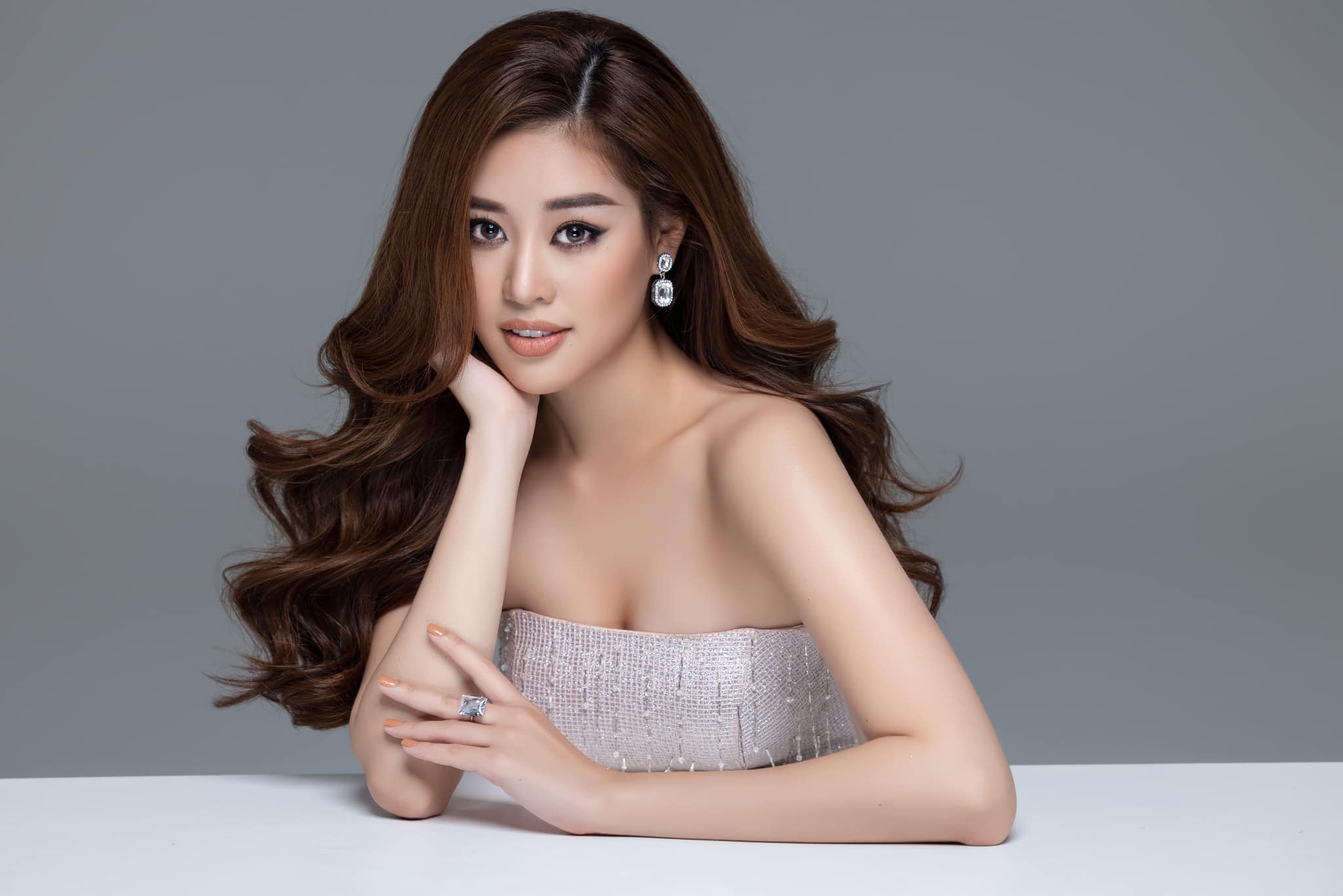 Tóc Tiên chỉ Khánh Vân bí kíp tỏa sáng trước ngày lên đường thi Miss Universe 2021 - 7