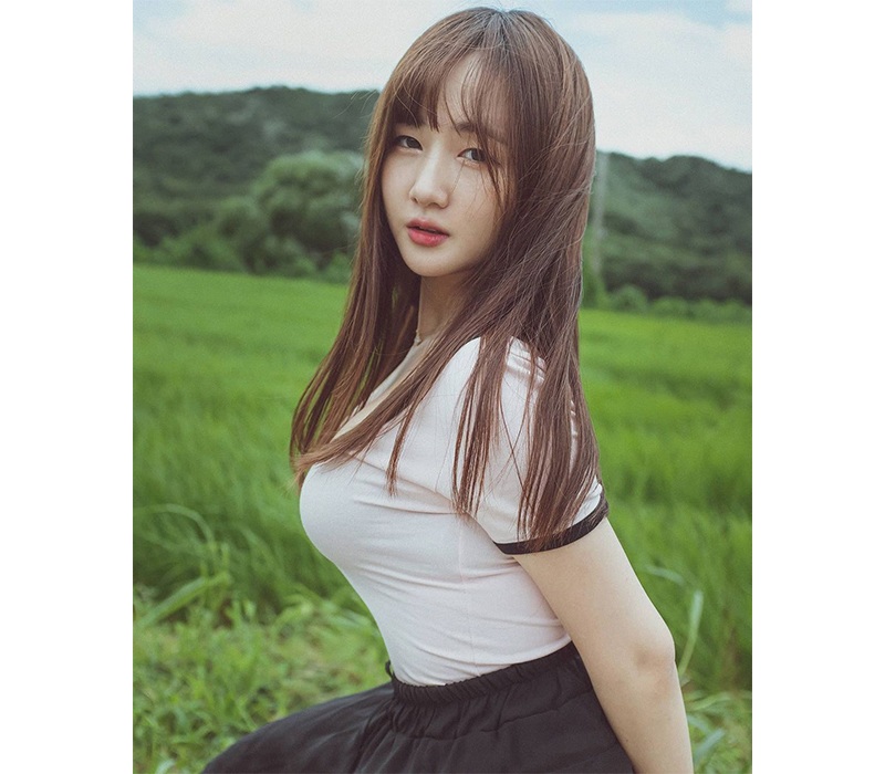 Với cư dân mạng Hàn Quốc, Han Jina đã trở thành cái tên quá đỗi quen thuộc. Sở hữu gương mặt baby, xinh đẹp, Jina từng nổi tiếng với vai trò là một hot girl.
