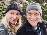 Tin tức - Chú rể 76 tuổi cưới cô dâu 28 tuổi, ra đường bị nhầm là giúp việc với ông chủ