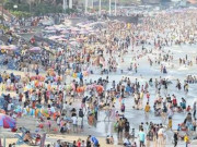 Xem ăn chơi - Du khách "vây kín" các điểm nóng du lịch, nhiều người hối tiếc vì đi Đà Lạt, Vũng Tàu