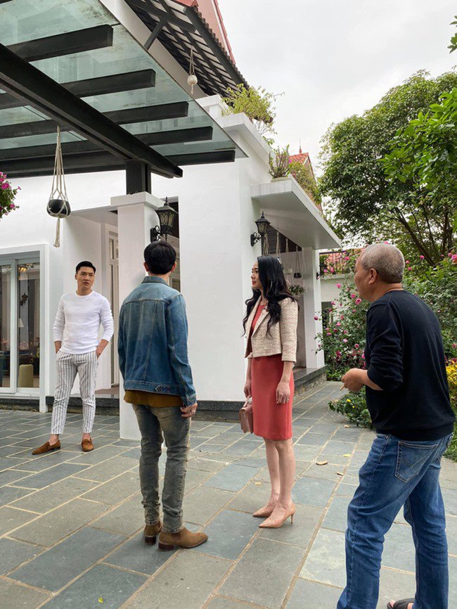 “Cô vợ bị cắm sừng” Đừng Bắt Em Phải Quên trở lại: U50 vẫn trẻ, điệu đà và nông nổi - 21