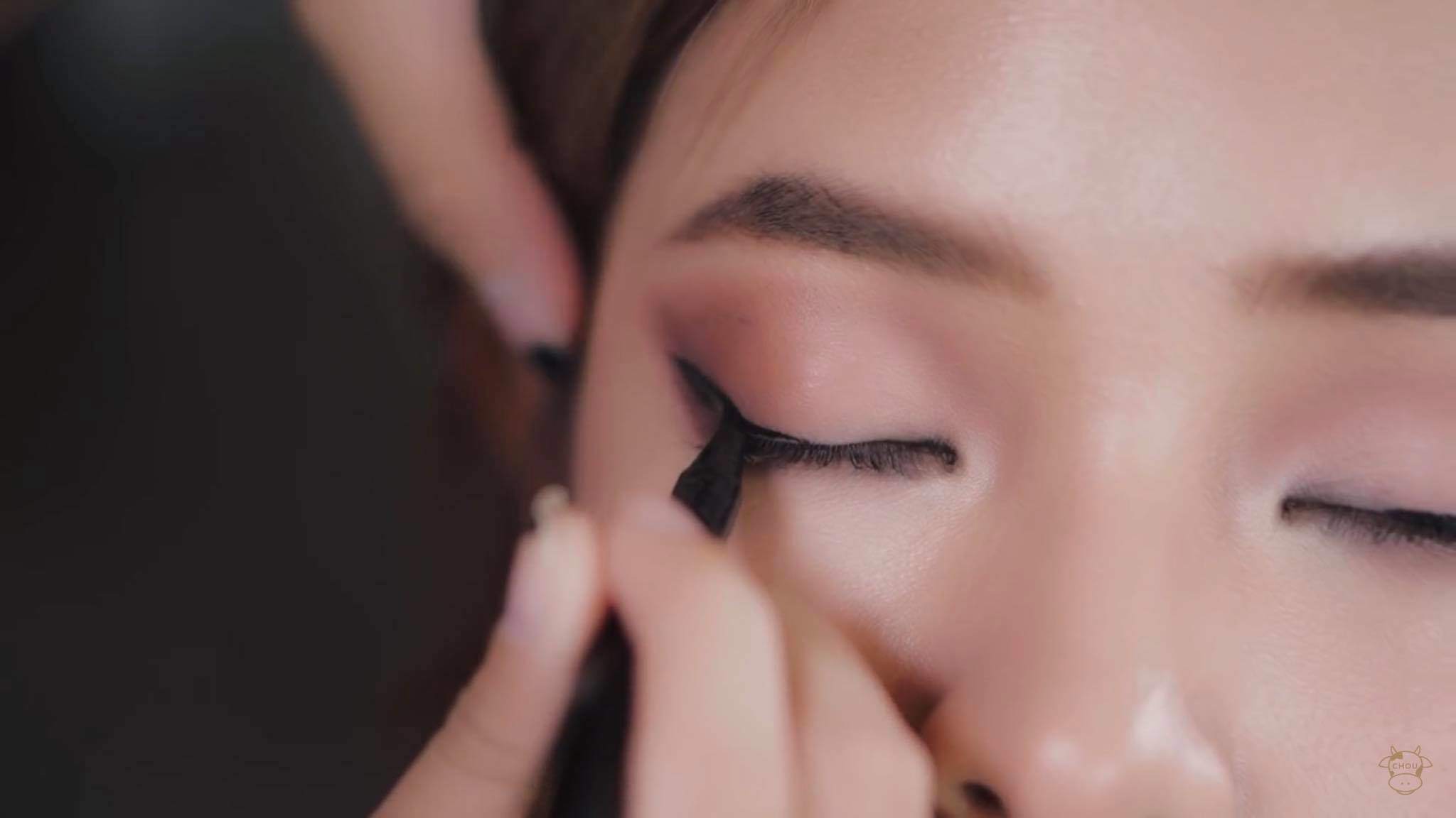 Châu Bùi bị Top 100 gương mặt đẹp nhất thế giới rủ hoá amp;#34;gái hưamp;#34; chỉ qua vài đường cọ - 3