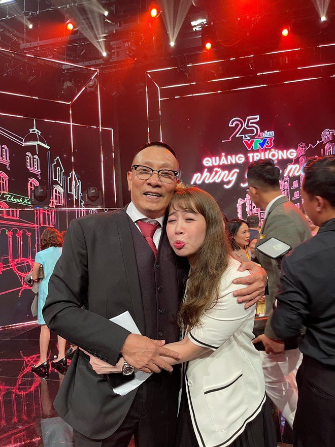 Mới học lớp 4, con gái MC VTV Diệp Chi cao to ngang ngửa mẹ, trông như 2 chị em - 13