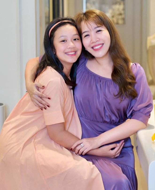 Mới học lớp 4, con gái MC VTV Diệp Chi cao to ngang ngửa mẹ, trông như 2 chị em - 8