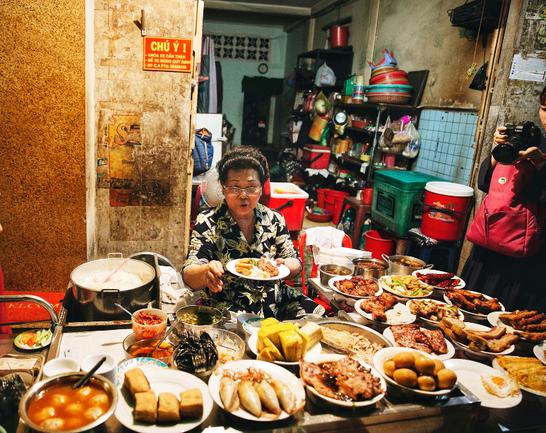 Quán cơm tấm gắn với cái tên cực mất vệ sinh nhưng lúc nào khách cũng đông nghìn nghịt ở Sài Gòn - 1