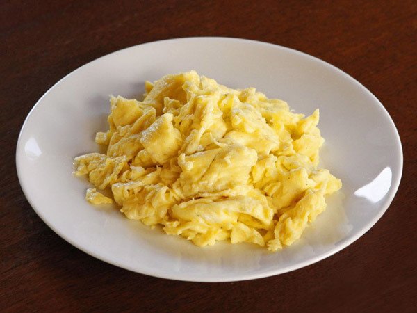 Chiên trứng đừng dùng xẻng đảo, đầu bếp dùng dụng cụ này trứng mềm ngon, cực dễ ăn - 6