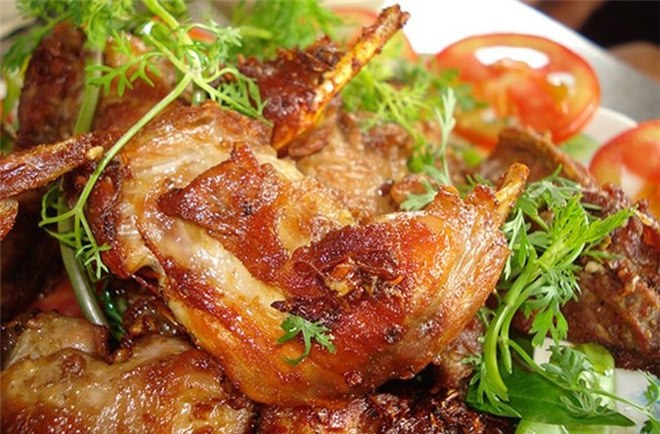 Đặc sản chỉ có vào mùa nước nổi, nhìn thấy ghê nhưng du khách nhất định phải thử một lần - 2