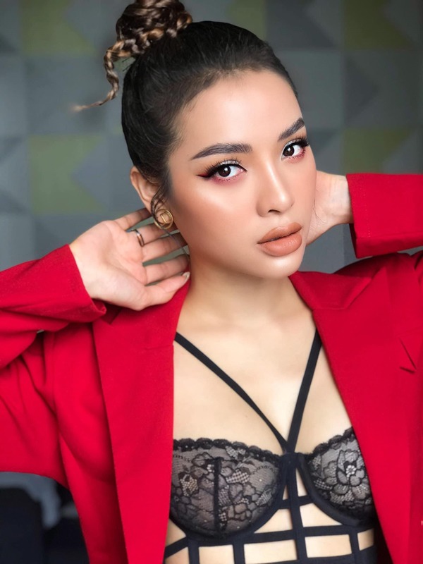 Phương Trinh Jolie tự tay tiêm thon mặt mà dân mạng phải choáng theo - 3