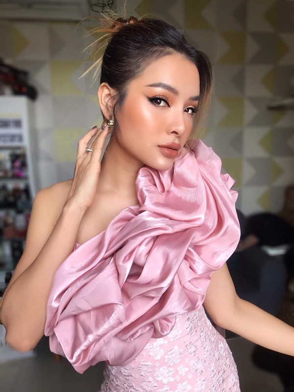 Phương Trinh Jolie tự tay tiêm thon mặt mà dân mạng phải choáng theo - 4