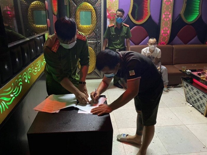 COVID-19 ngày 5/5: Hà Nội hỏa tốc khuyến cáo người dân không ra khỏi nhà khi không cần thiết - 10