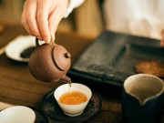 Sức khỏe - Thói quen rất tệ cho sức khỏe khi uống trà dường như ai cũng gặp phải sau bữa ăn