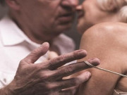 Sức khỏe - Cụ ông Hà Nội 70 tuổi hừng hực ham muốn phải tìm gái lạ, nguyên nhân gây bất ngờ