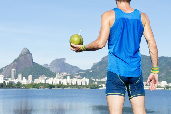 Nước dừa tưởng dễ uống hóa ra cũng có thể gây ra 9 bất lợi nếu lạm dụng - 1