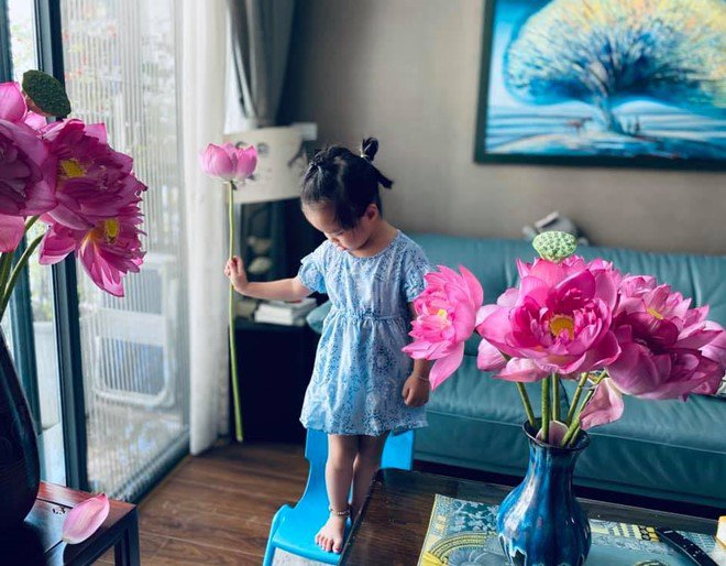 MC Diễm Quỳnh bất chấp gian nan sinh con ở tuổi U50, amp;#34;công chúa nhỏamp;#34; giờ xinh xắn, nụ cười tỏa nắng - 12