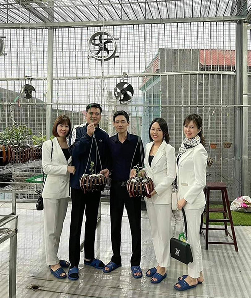 Nghệ nhân Hoàng Văn Trung hạnh phúc mỗi ngày với niềm đam mê phong lan - 1