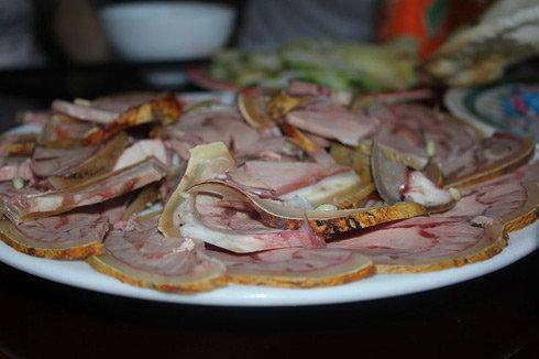 Đặc sản bê thui xứ Quảng khách lũ lượt kéo đến ăn nhờ hương vị rất riêng - 4