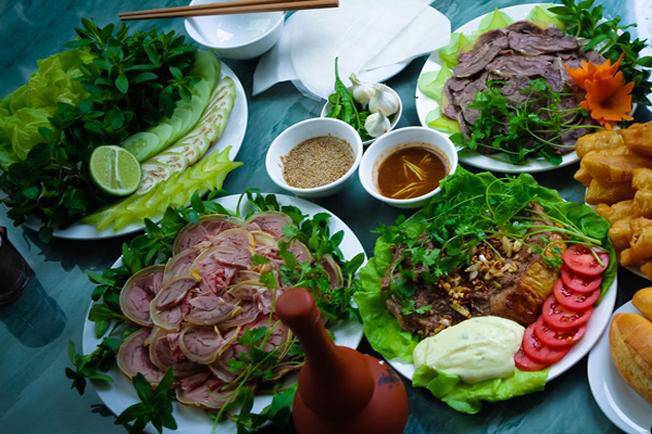 Đặc sản bê thui xứ Quảng khách lũ lượt kéo đến ăn nhờ hương vị rất riêng - 3