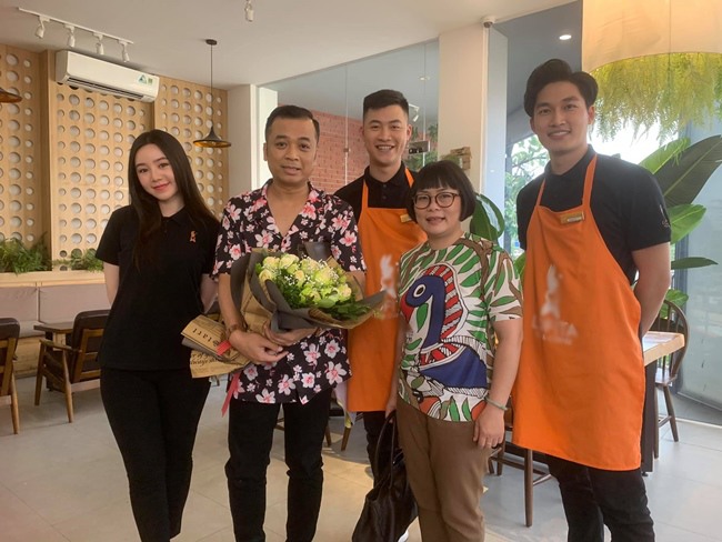 amp;#34;Đông Ki-sốtamp;#34; Hướng Dương Ngược Nắng: Vào nghề nhờ chị gái, có mối tình đẹp 6 năm - 1