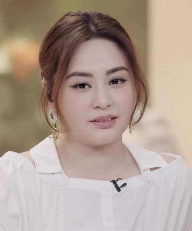 Hậu ly hôn, Chung Hân Đồng đánh mất vòng eo, về thẳng khi bị hỏi chuyện béo - 3