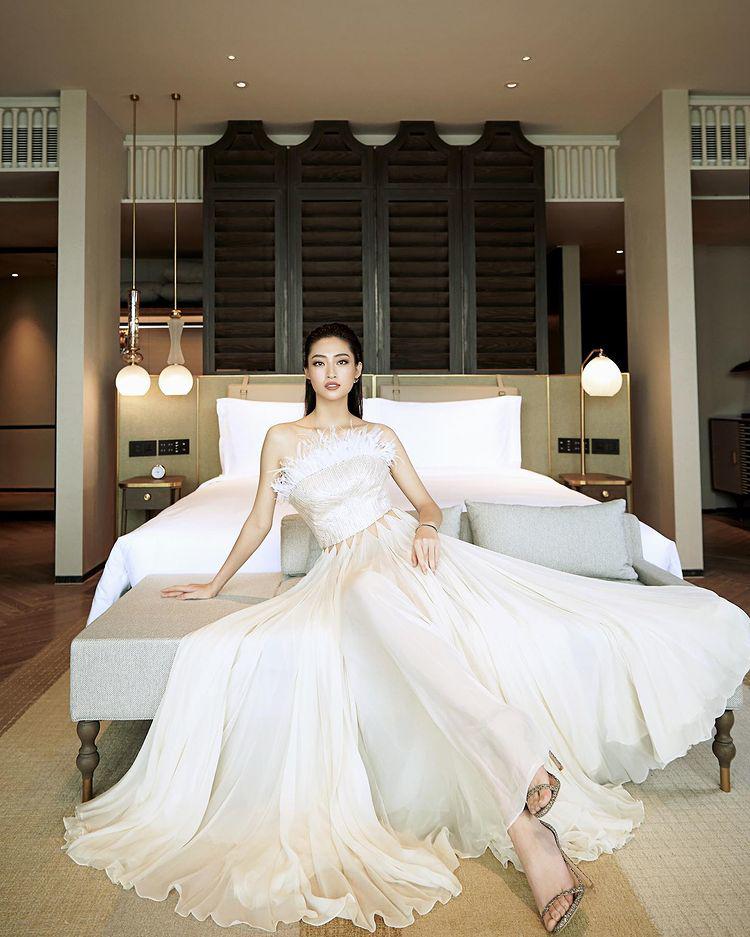 BST mới của NTK Nguyễn Công Trí trên báo Vogue Mỹ: Lộng lẫy đến từng cm - 14