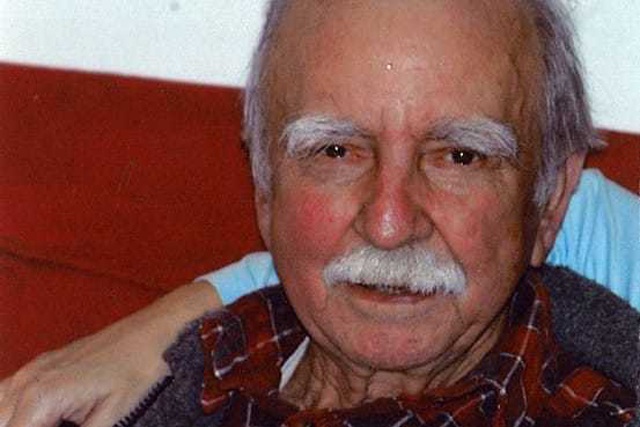 Sáng làm bảo vệ, tối chơi chứng khoán, người đàn ông giàu đến mức người thân cũng choáng váng - 1