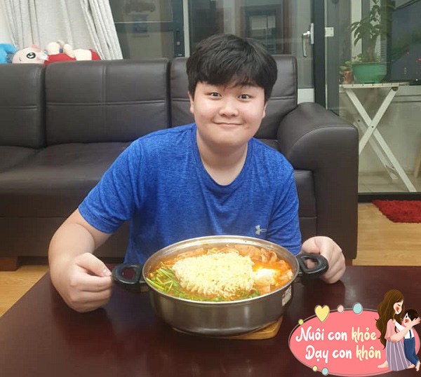 Cậu bé Hàn nấu ăn thuần thục dân mạng trầm trồ, phía sau là công của người mẹ Việt - 6