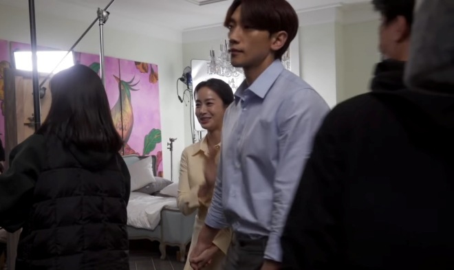 Hài hước như Bi Rain: Lấy Kim Tae Hee được 4 năm vẫn trêu chọc gọi vợ là amp;#34;chịamp;#34; - 8