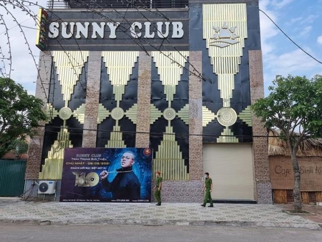 Tin mới về ổ dịch quán bar Sunny: Đình chỉ 2 cán bộ công an liên quan 