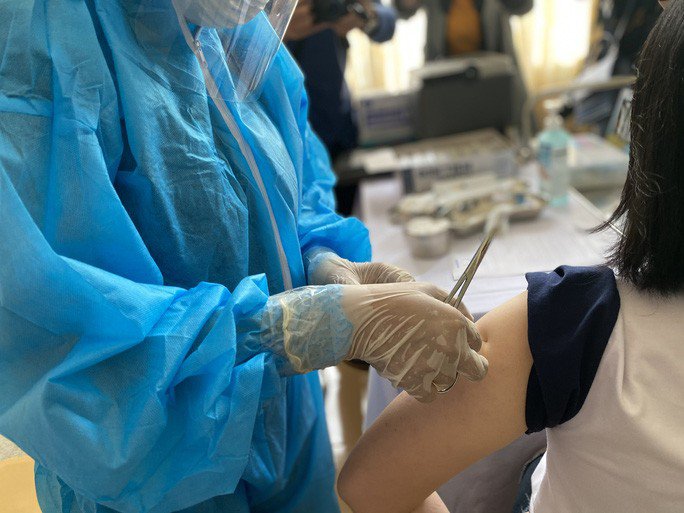 COVID-19 10/5: Chủ quán chè nhiễm COVID-19 sau khi ngồi cùng bàn với Tổng giám đốc Thẩm mỹ viện Amida - 2