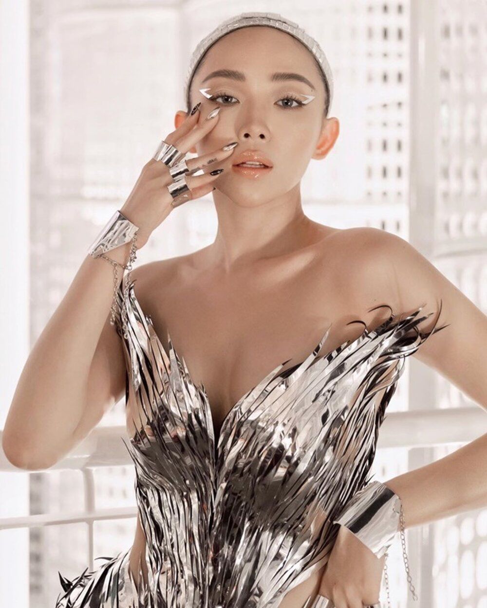 Diệu Nhi trang điểm amp;#34;mắt xanh mỏ đỏamp;#34; mà cứ ngỡ như minh tinh Hong Kong - 9