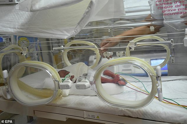 Hình ảnh mới nhất về 9 em bé trong ca sinh 9 gây chấn động thế giới những ngày qua - 10