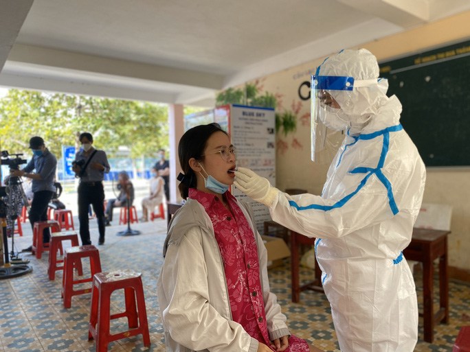 COVID-19 ngày 11/5: Một cán bộ tư pháp ở Hà Nội dương tính với SARS-CoV-2 - 1