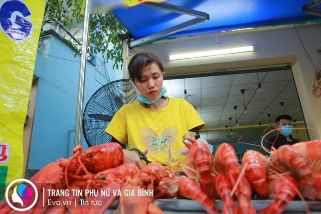 Chạy xe ôm rồi mang tôm càng bán trên phố, 2 năm sau cô gái nhận amp;#34;trái ngọtamp;#34; đầu tiên - 6