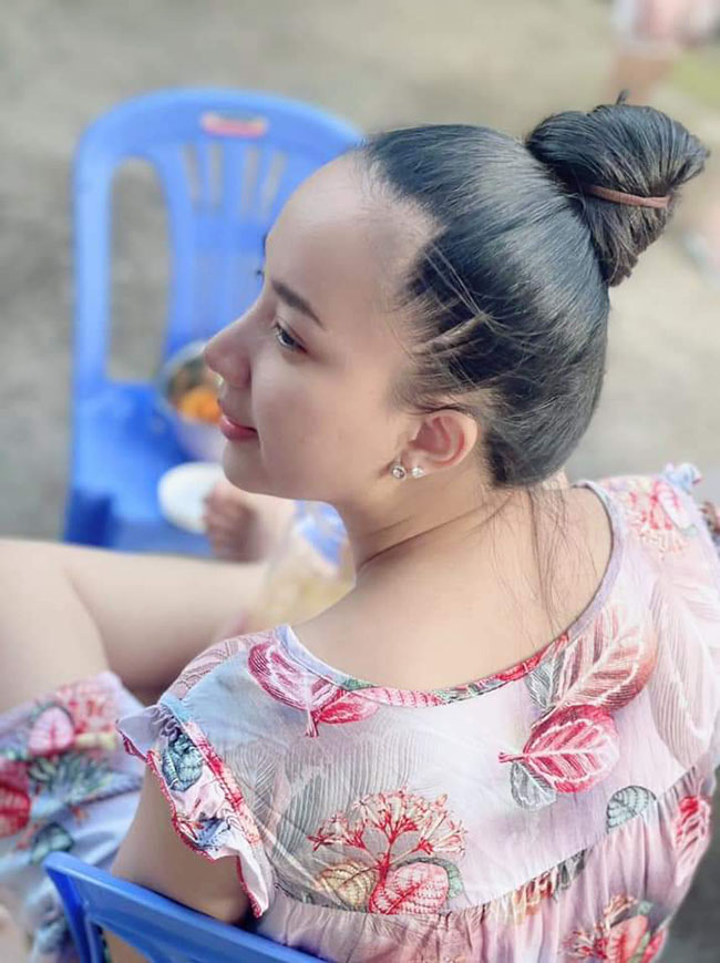 Cô gái bán hoa lấy Lê Dương Bảo Lâm, ở nhà 7 tỷ, mặc áo 30 nghìn tiện chăm con - 4