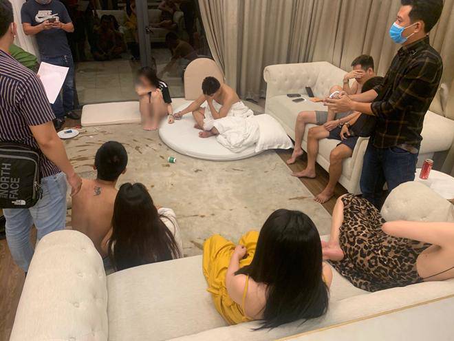 Tin tức 24h: Clip thác loạn tập thể hàng fake amp;#34;ổ dịchamp;#34; bar Sunny, bất ngờ động cơ phát tán - 5