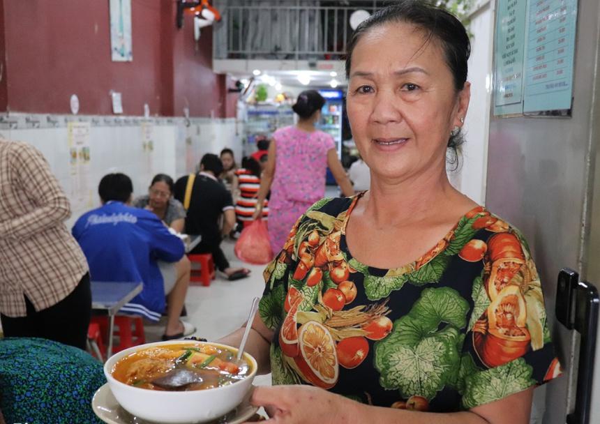 Bún riêu 40 năm không có ốc, không gạch cua, không giò nhưng vẫn cực hút khách - 3