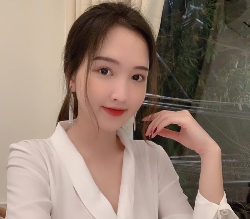 Được biết hot girl Chu Nhung, sinh sống tại TP Vinh. Trước đó, Nhung học tập và làm việc tại Hà Nội. Và cô được xem là một trong những mỹ nữ được chú ý nhất Nghệ An.
