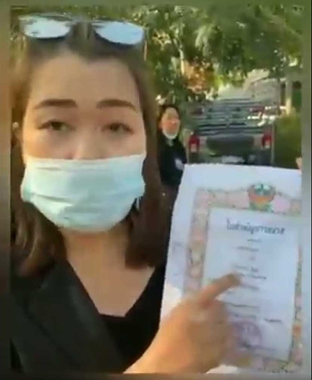 Biết tin chồng muốn cưới amp;#34;tiểu tamamp;#34;, vợ cùng mẹ chồng tới thẳng đám cưới đánh ghen - 2