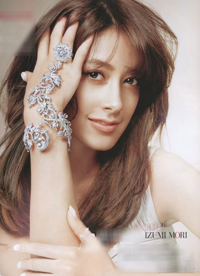 Bông hồng lai Jbiz: amp;#34;Yêu nhầmamp;#34; người có vợ, cuối cùng lấy chồng là nhà sư, cưới chạy bầu - 4