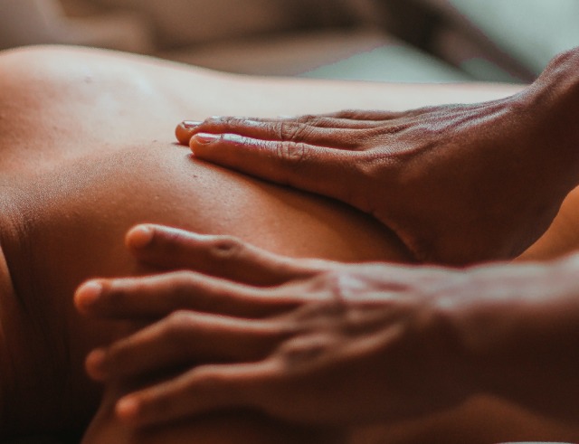 Một lần đi massage từ A-Z, nam thanh niên ngỡ bị lậu, xét nghiệm hé lộ điều bất ngờ - 1