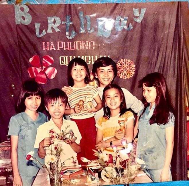 Sao Việt 24h: amp;#34;Cô Hai bún đậuamp;#34; nhà Mạc Văn Khoa khó cười, chỉ tươi rói khi nhìn thấy hoa - 15