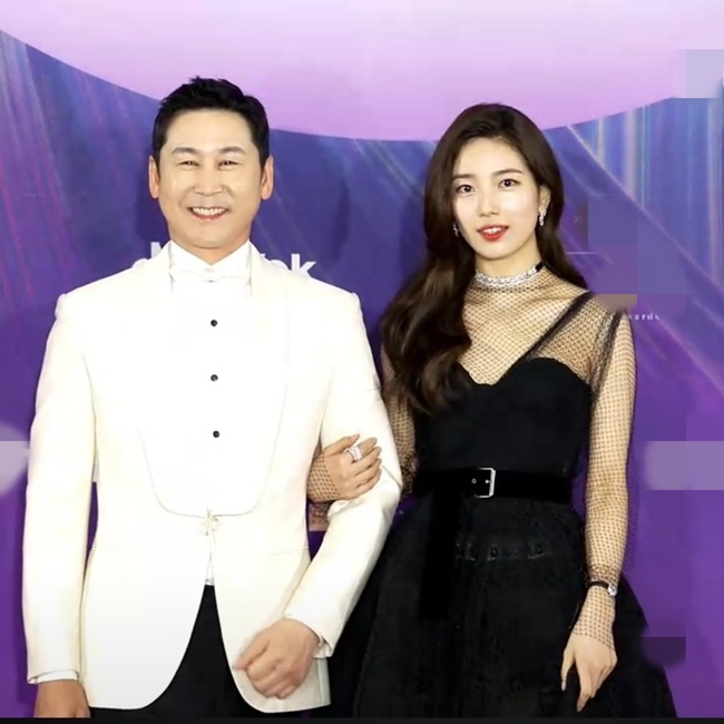 amp;#34;Nữ hoàng gợi cảm nhất Hàn Quốcamp;#34; lộng lẫy dự lễ trao giải, túi xách lại có thứ amp;#34;ngã ngửaamp;#34; - 1