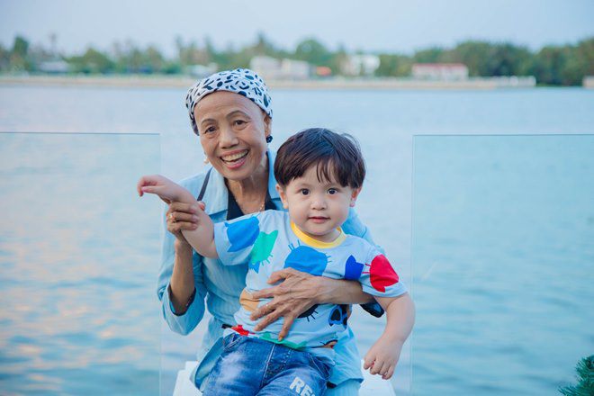 Sao Việt 24h: Cuộc sống của Thu Minh và chồng con khi bị amp;#34;mắc kẹtamp;#34; ở Singapore nhiều tháng - 13