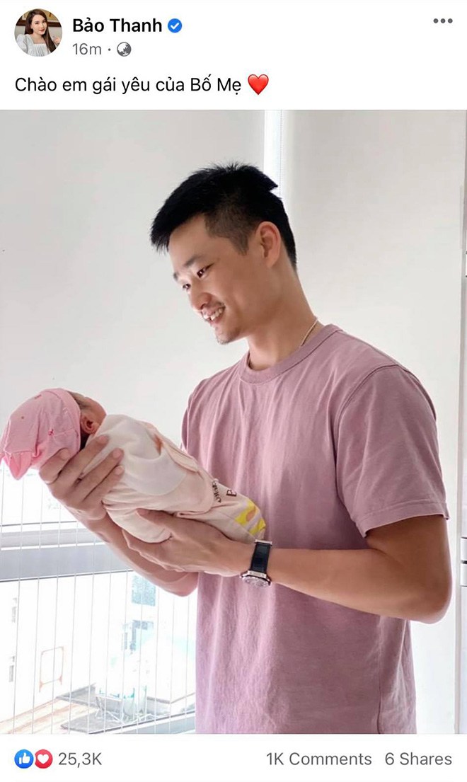 Sao Việt 24h: amp;#34;Cô Hai bún đậuamp;#34; nhà Mạc Văn Khoa khó cười, chỉ tươi rói khi nhìn thấy hoa - 8